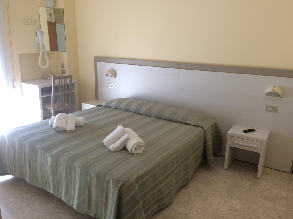 Hotel De La Plage リミニ エクステリア 写真